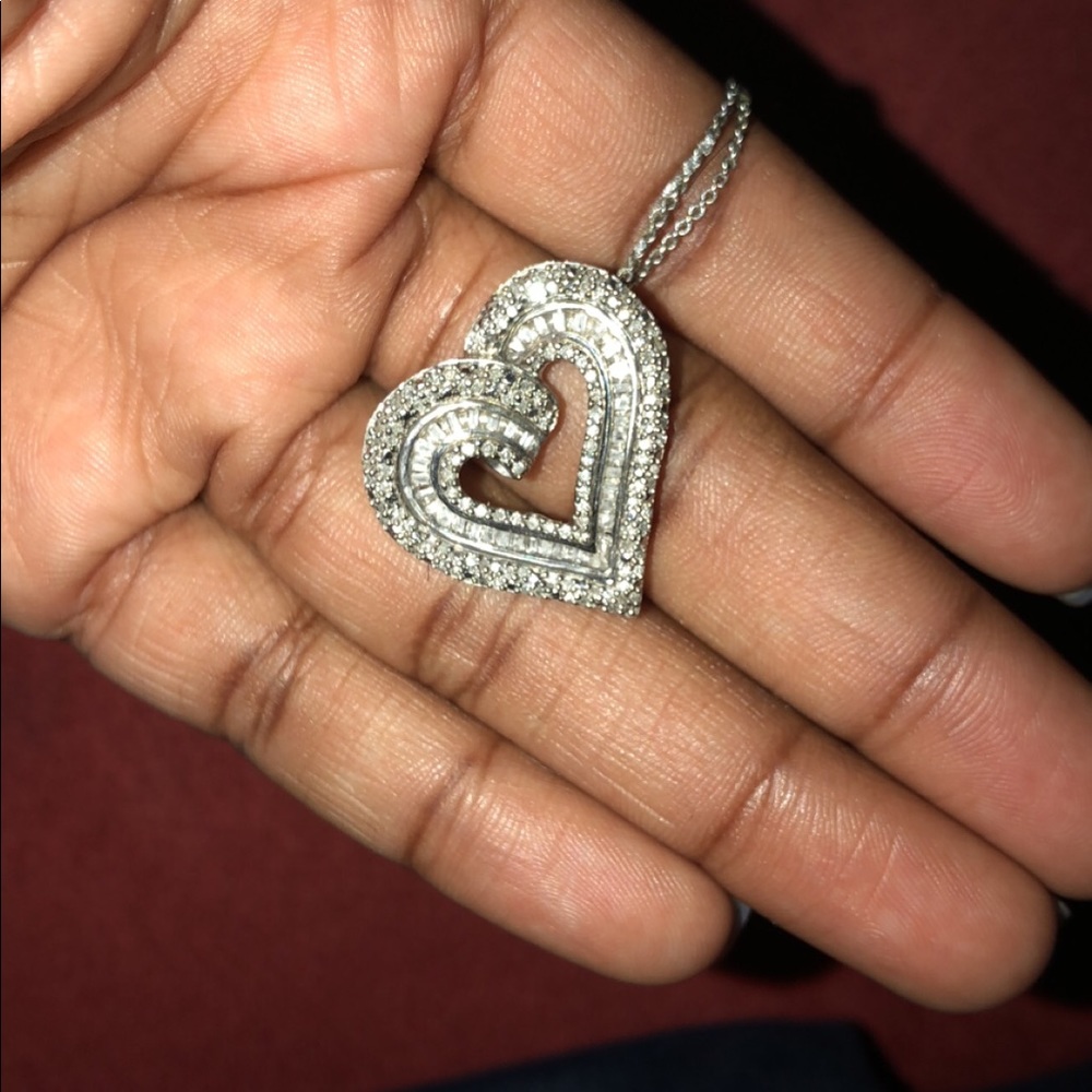 Heart necklace diamond